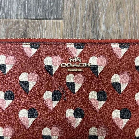 LIKE NEW! Coach RETIRED COACH ACCORDION ZIP White Check Heart Purses White Bag - Picture 5 of 12